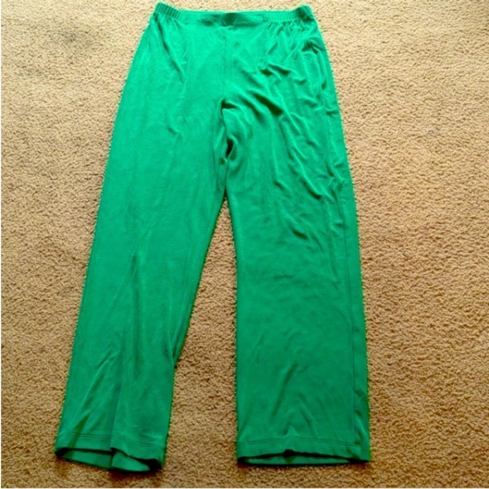Travelers Green Pants Size Medium St. Patrick’s Day Kelly Green Wrinkle Reistant - Picture 11 of 13